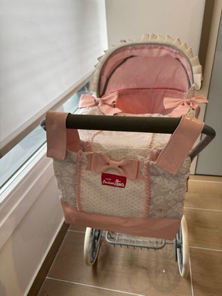 Carrito de muñecas vintage rosa