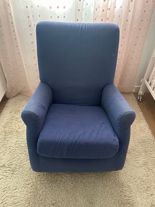 Sillón orejero azul de tela