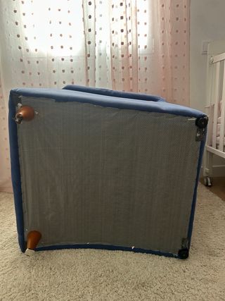 Sillón orejero azul de tela