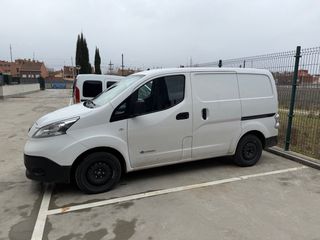 Nissan e-NV200 2018 electrics