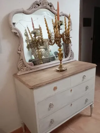 Aparador pequeño con espejo