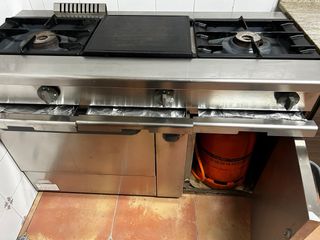 Cocina Industrial y Campana Extractora