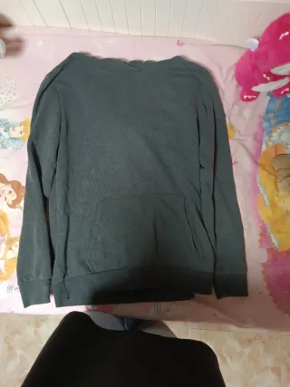 Sudadera gris con bolsillo