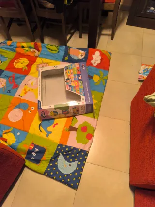 Manta de actividades para bebés