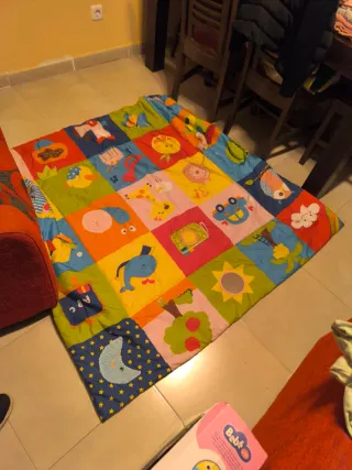 Manta de actividades para bebés