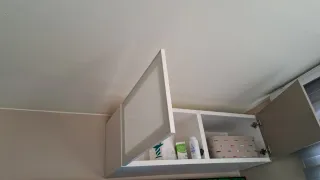 Aparador moderno beige y blanco