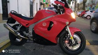 Triumph Sprint ST Roja