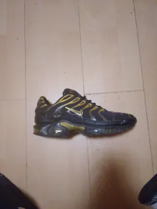 Nike TN Air Max Plus Negro Dorado
