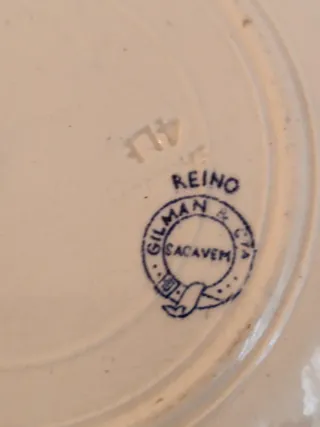 Prato antigo com paisagem azul e branca