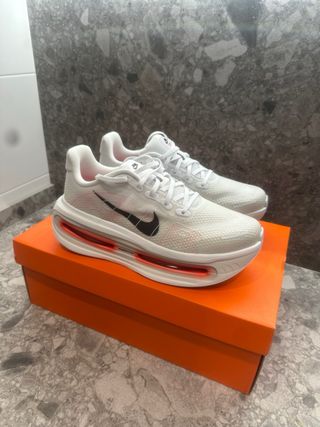 Zapatillas Nike Vomero Premium Talla 42.5 Blancas