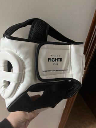 Casco de boxeo blanco