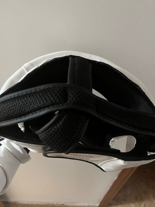 Casco de boxeo blanco