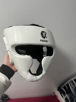 Casco de boxeo blanco
