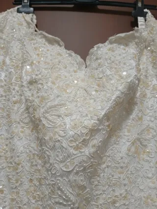 Abito da sposa bianco con perline