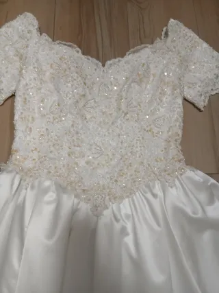 Abito da sposa bianco con perline