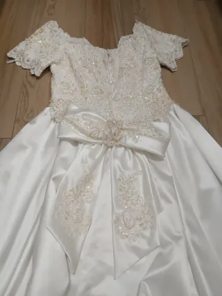 Abito da sposa bianco con perline