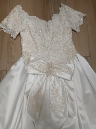 Abito da sposa bianco con perline