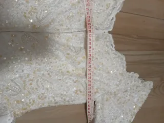 Abito da sposa bianco con perline