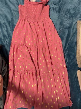 Vestido largo rosa con detalles dorados