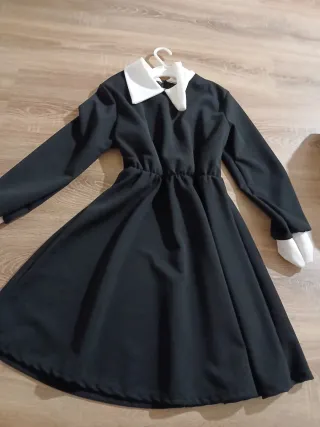 Disfraz  Miercoles negro,cuello blanco talla 12 añ
