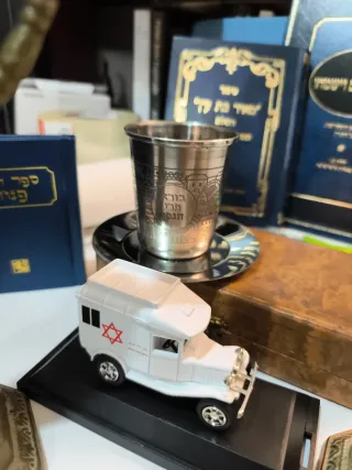 1 Candelabro Menorah Dorado