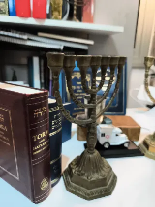 1 Candelabro Menorah Dorado