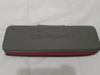 Plancha de vapor Cortex Pro + 4 Keratin Infusion.