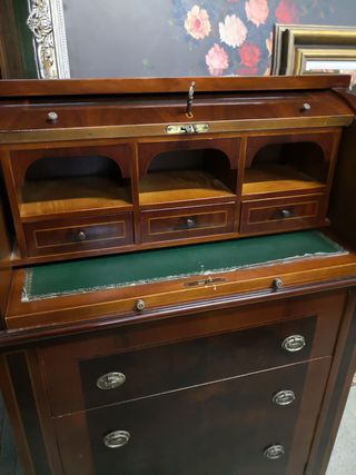 Escritorio antiguo tipo buró