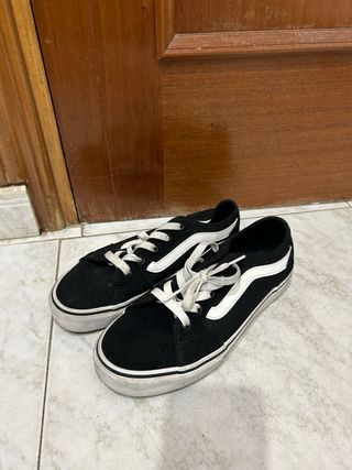 Zapatillas de mujer en buen estado