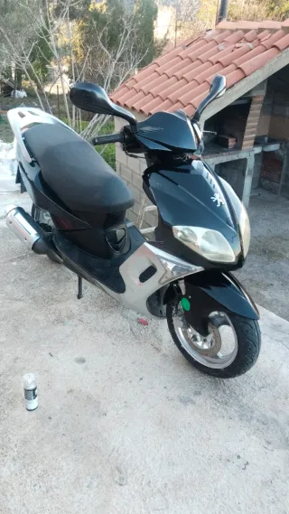 Peugeot Sum-up 125 Scooter Negra/Plata año 2008