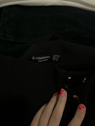 Pantalón de vestir negro con pinzas