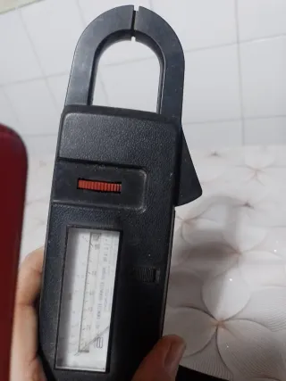 Pinza amperimétrica digital