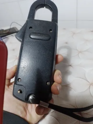 Pinza amperimétrica digital