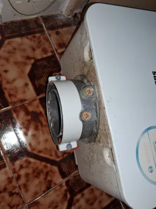 Calentador de gas Junkers blanco