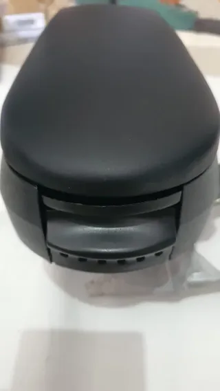 Reposabrazos consola central cuero sintético