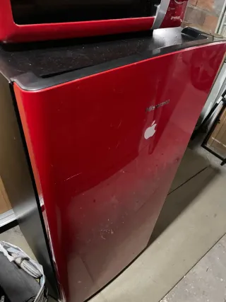 Nevera/congelador Hisense Roja mediana