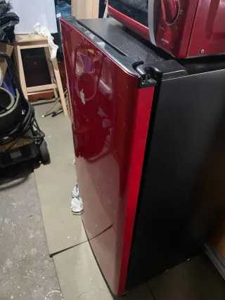 Nevera/congelador Hisense Roja mediana