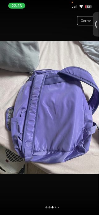 Mochila morada con monedero