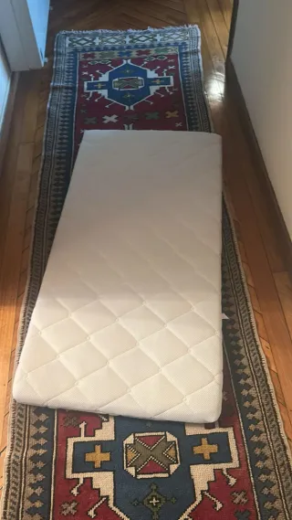 Cuna de viaje con colchón