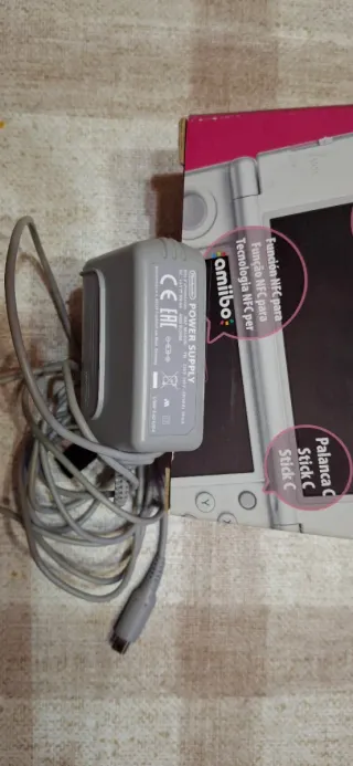 Nuovo Nintendo 3DS XL Rosa e Bianco