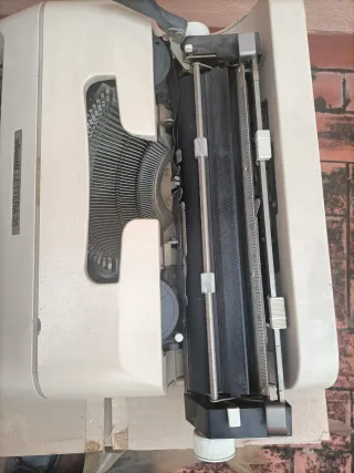 Máquina de escribir Olivetti Lettera 35