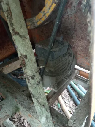 Hormigonera industrial amarilla