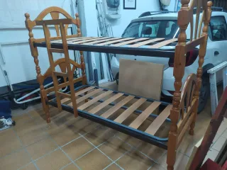 Litera madera provenzal prácticamente nueva