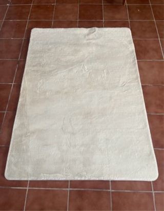 Alfombra pelo corto blanco crudo sin usar