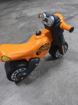 Moto Molto Naranja