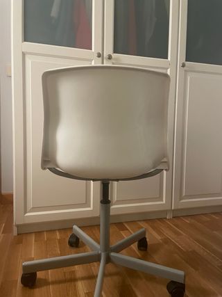 Silla de estudio giratoria blanca