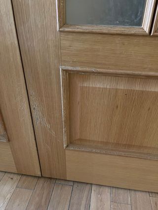 Conjunto de puertas de madera.