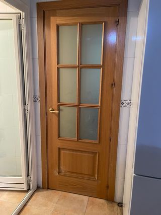 Conjunto de puertas de madera.