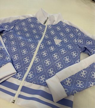 Conjunto deportivo Guess completo