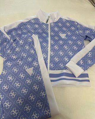 Conjunto deportivo Guess completo